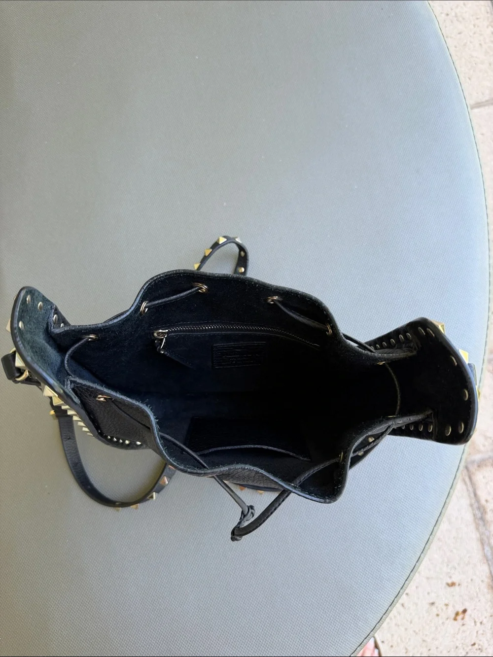 Valentino Garavani Black Leather Rockstud Drawstring Crossbody - Picture 6 of 8